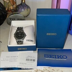 Seiko Classic 7n32 Divers Silver Watch with Black Dial date